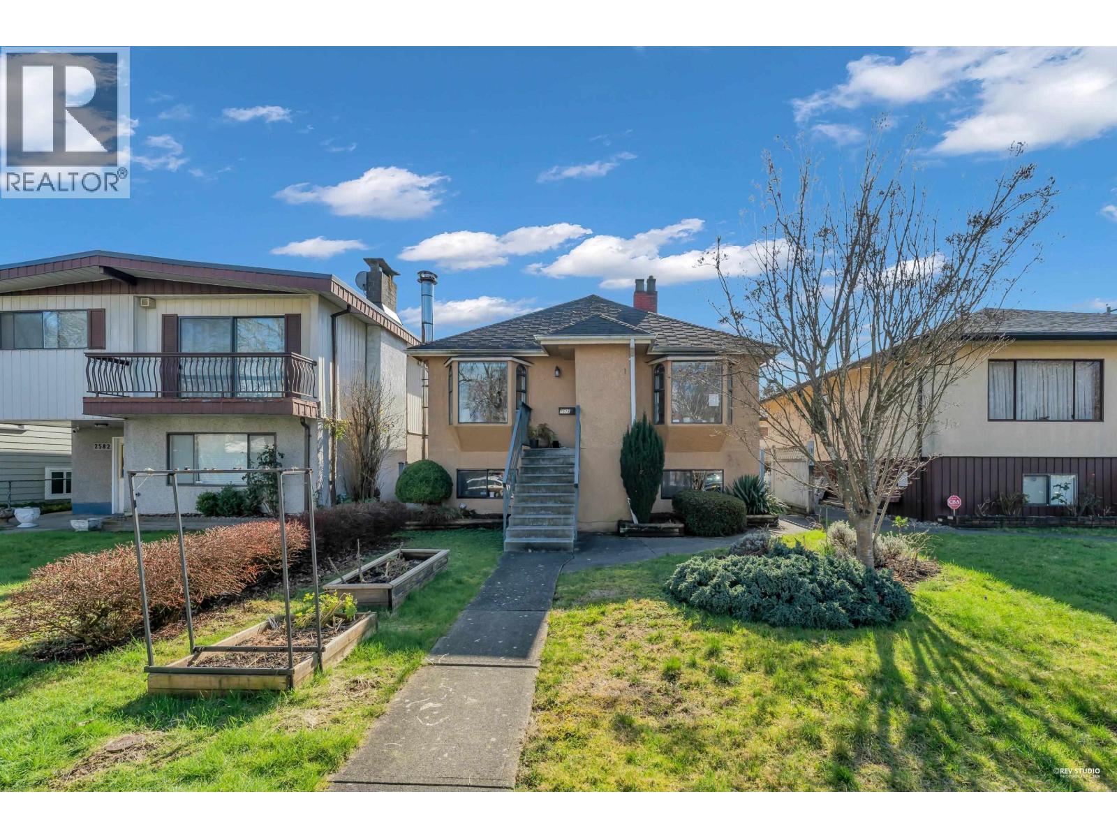 2576 Parker Street, Vancouver, British Columbia  V5K 2T3 - Photo 2 - R3119742
