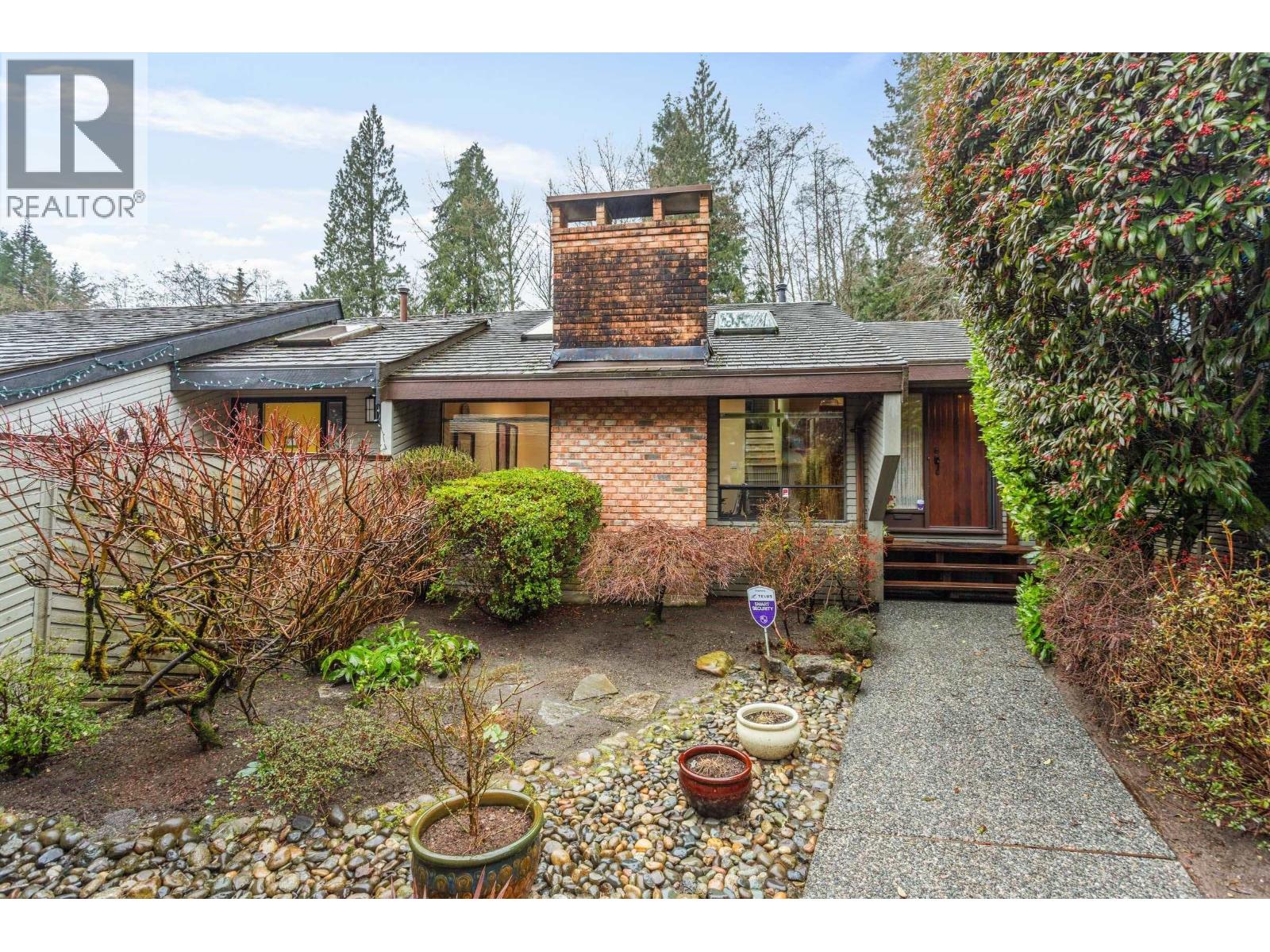 5639 WHITE PINE LANE, North Vancouver, British Columbia