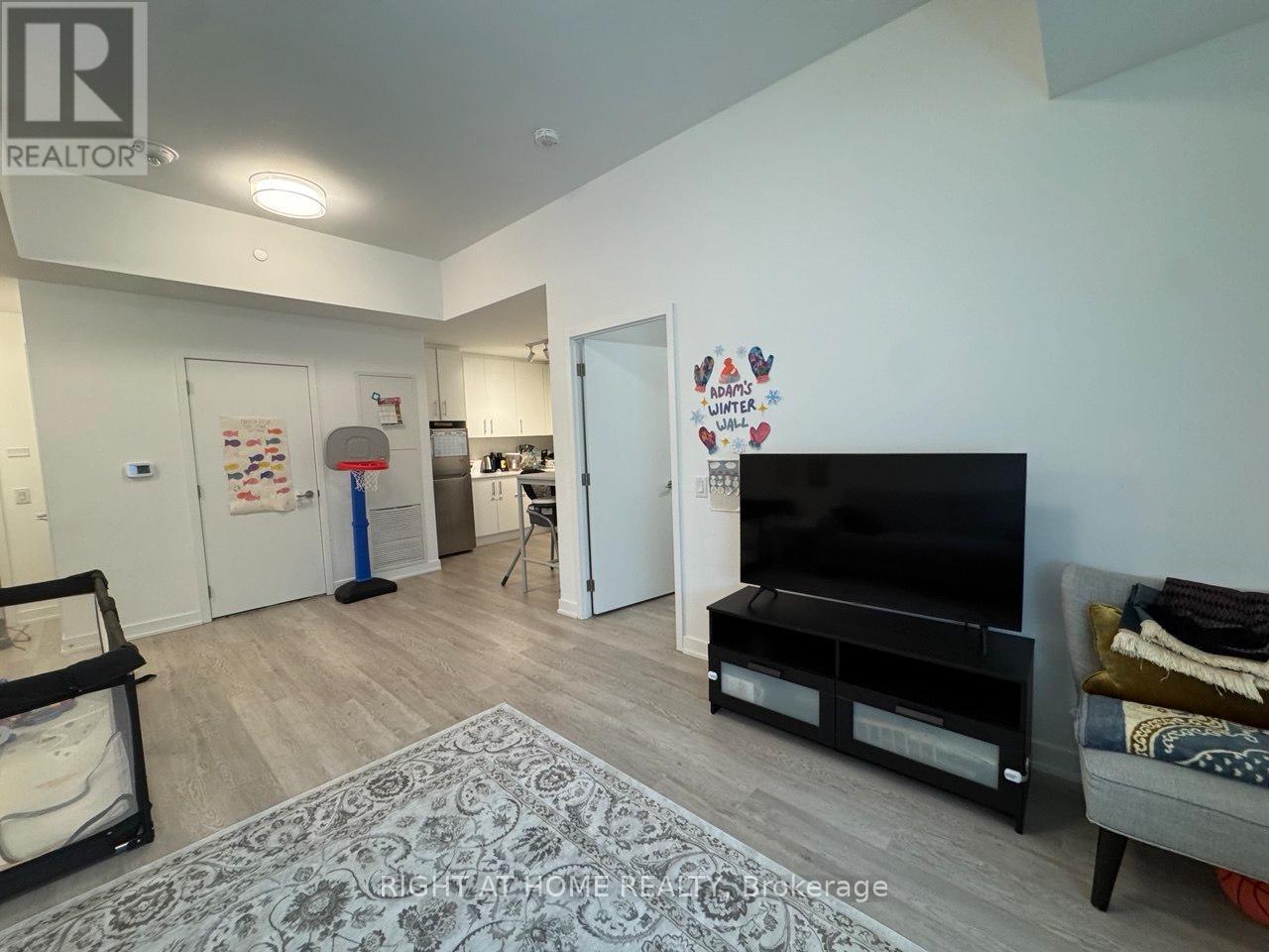 202 - 3 Strathgowan Avenue, Toronto, Ontario  M4N 1B8 - Photo 11 - C13086616