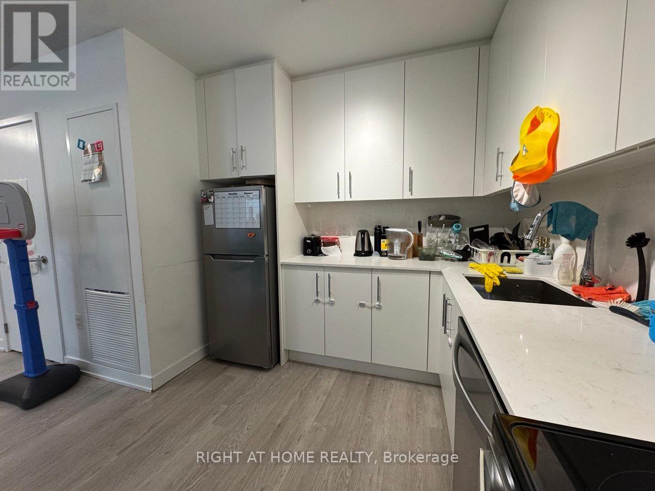 202 - 3 Strathgowan Avenue, Toronto, Ontario  M4N 1B8 - Photo 14 - C13086616