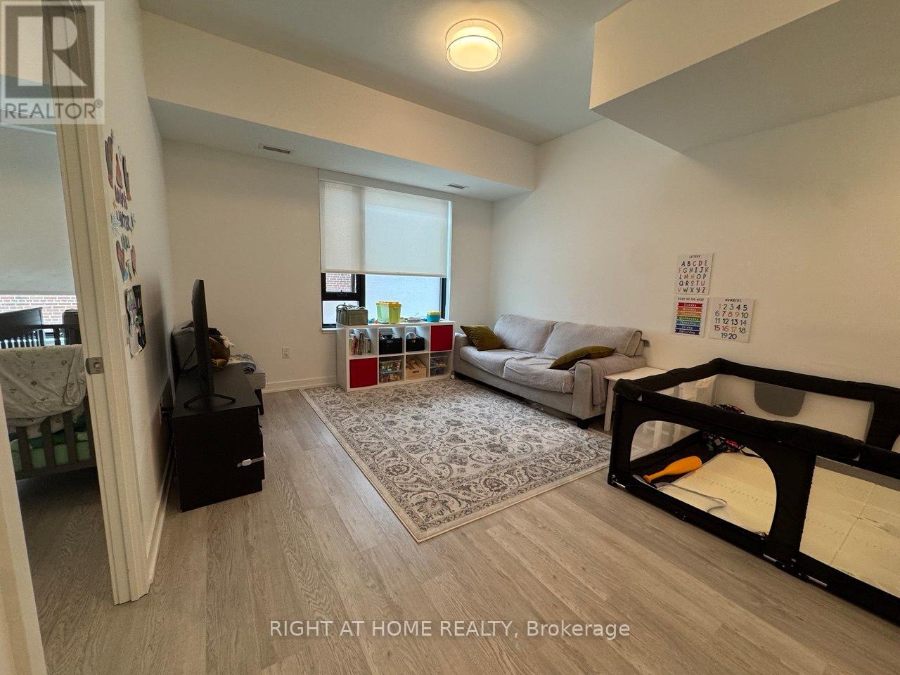 202 - 3 Strathgowan Avenue, Toronto, Ontario  M4N 1B8 - Photo 4 - C13086616