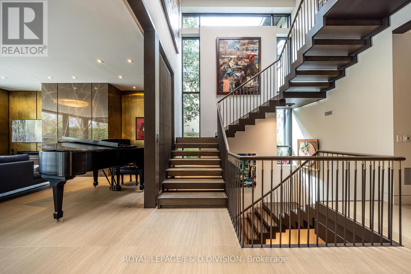 5 Brookfield Road, Toronto, Ontario  M2P 1B1 - Photo 4 - C13086380