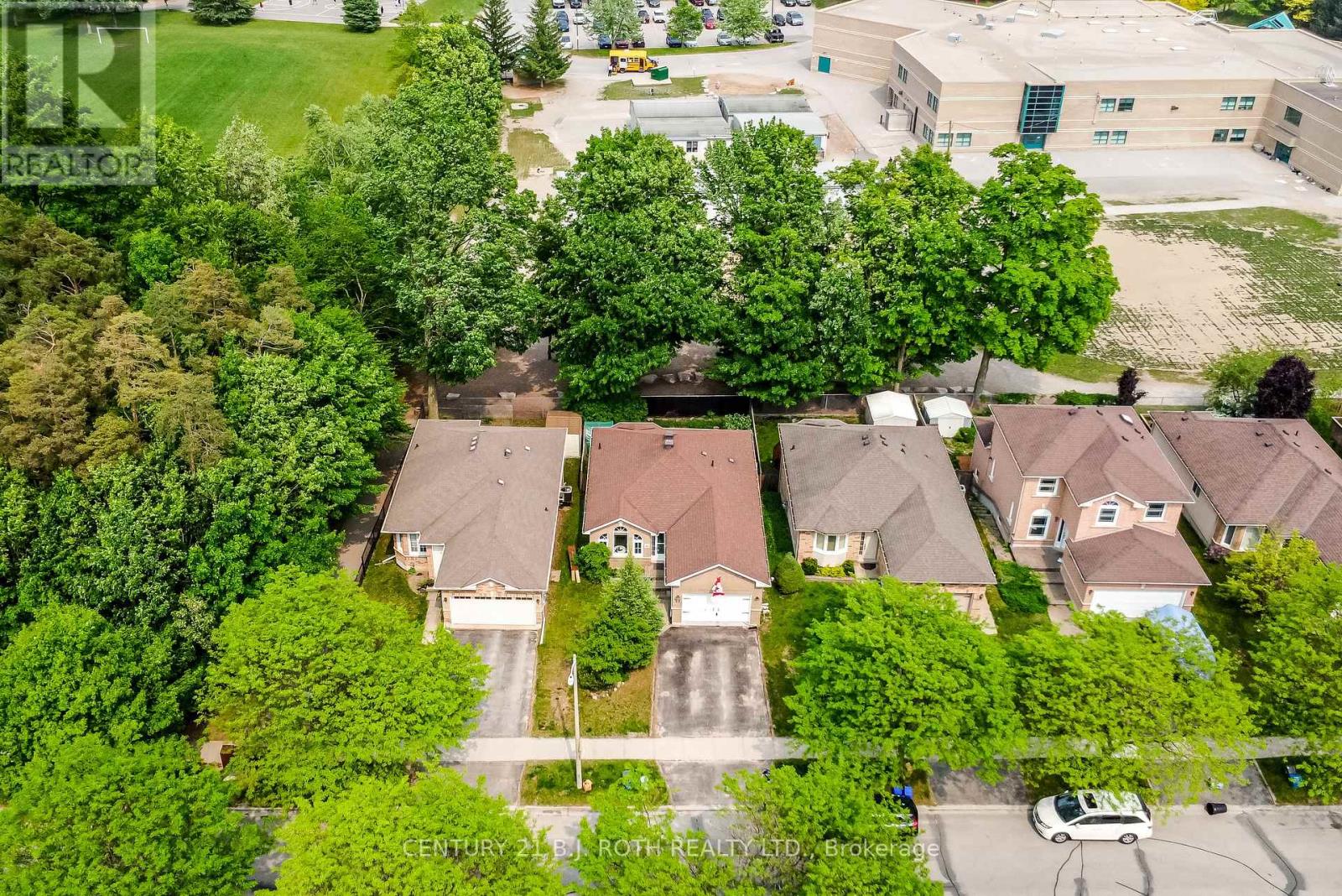 37 Nicholson Drive, Barrie, Ontario  L4N 8L7 - Photo 3 - S13086716