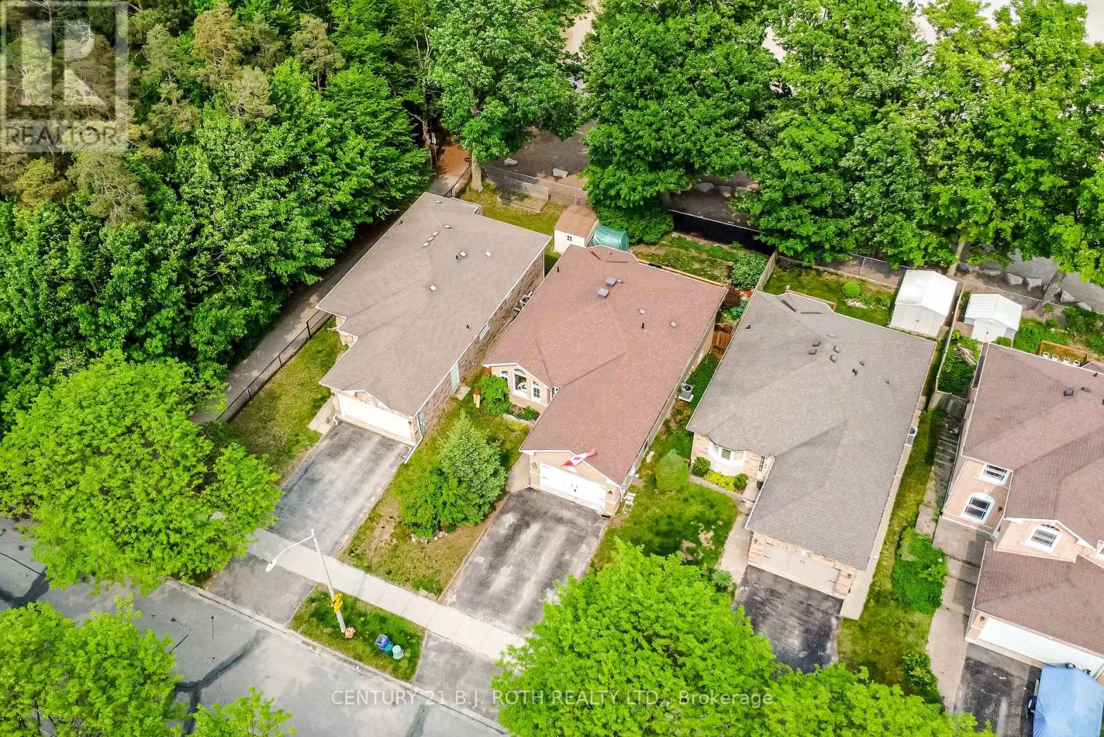37 Nicholson Drive, Barrie, Ontario  L4N 8L7 - Photo 4 - S13086716