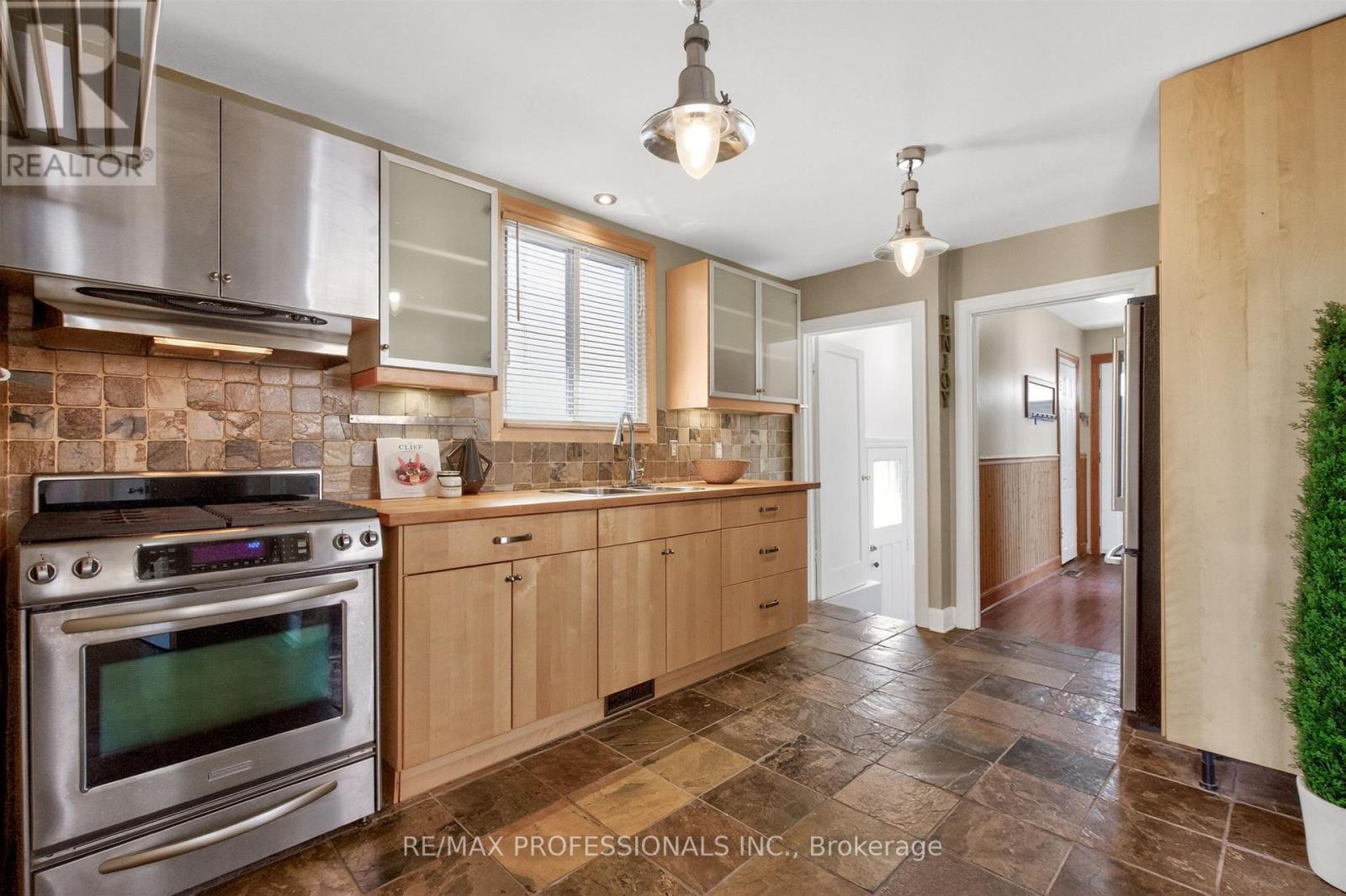 111 Seventeenth Street, Toronto, Ontario  M8V 3K5 - Photo 17 - W13086620