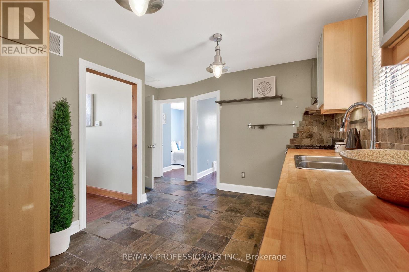 111 Seventeenth Street, Toronto, Ontario  M8V 3K5 - Photo 19 - W13086620