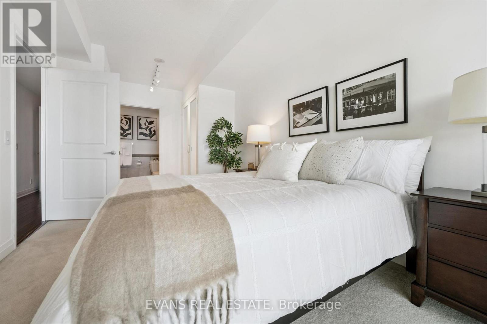1411 - 1055 Southdown Road, Mississauga, Ontario  L5J 0A3 - Photo 12 - W13086694