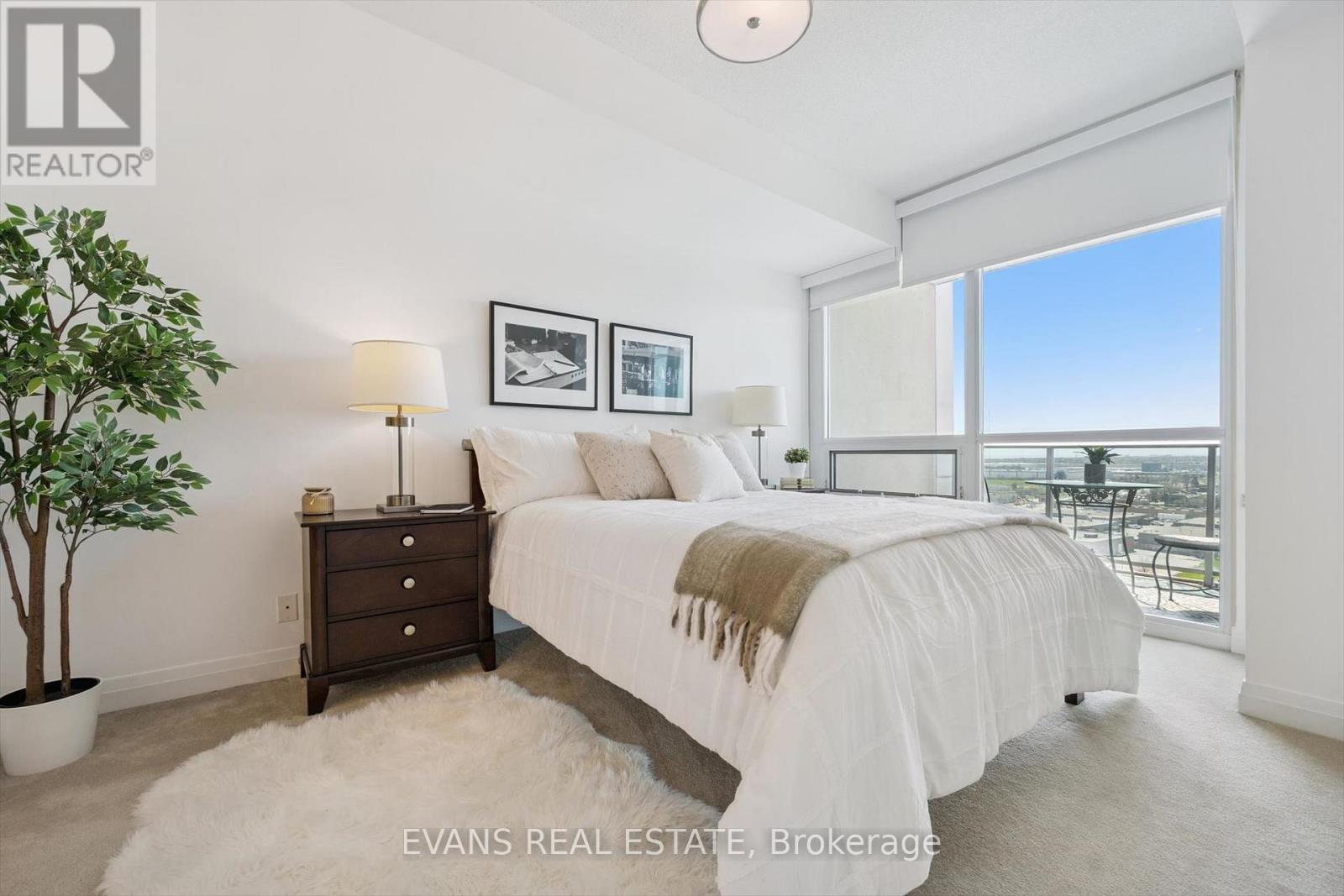 1411 - 1055 Southdown Road, Mississauga, Ontario  L5J 0A3 - Photo 3 - W13086694