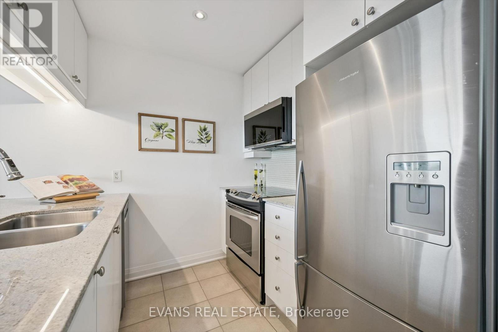 1411 - 1055 Southdown Road, Mississauga, Ontario  L5J 0A3 - Photo 6 - W13086694