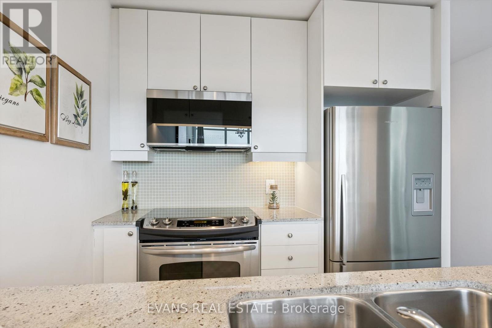 1411 - 1055 Southdown Road, Mississauga, Ontario  L5J 0A3 - Photo 7 - W13086694
