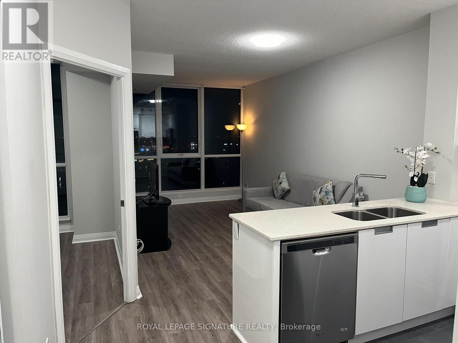 505 - 55 Eglinton Avenue W, Mississauga, Ontario  L5R 0E4 - Photo 7 - W13086704