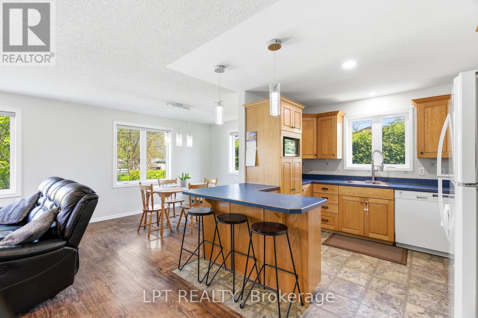 168 Ann Street, North Middlesex, Ontario  N0M 2K0 - Photo 8 - X13086918