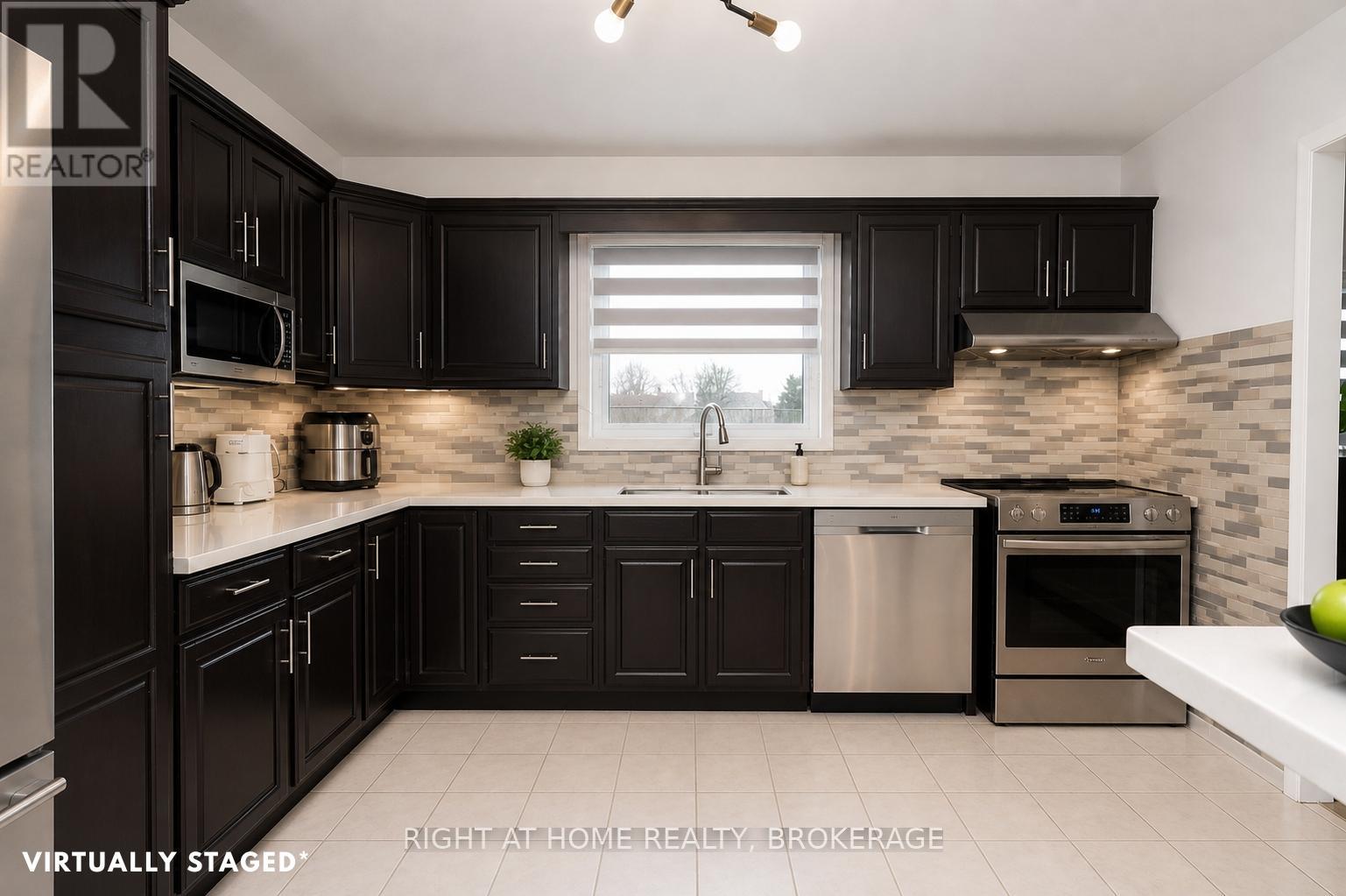 7698 Mulhern Street, Niagara Falls, Ontario  L2H 1B5 - Photo 4 - X12980262