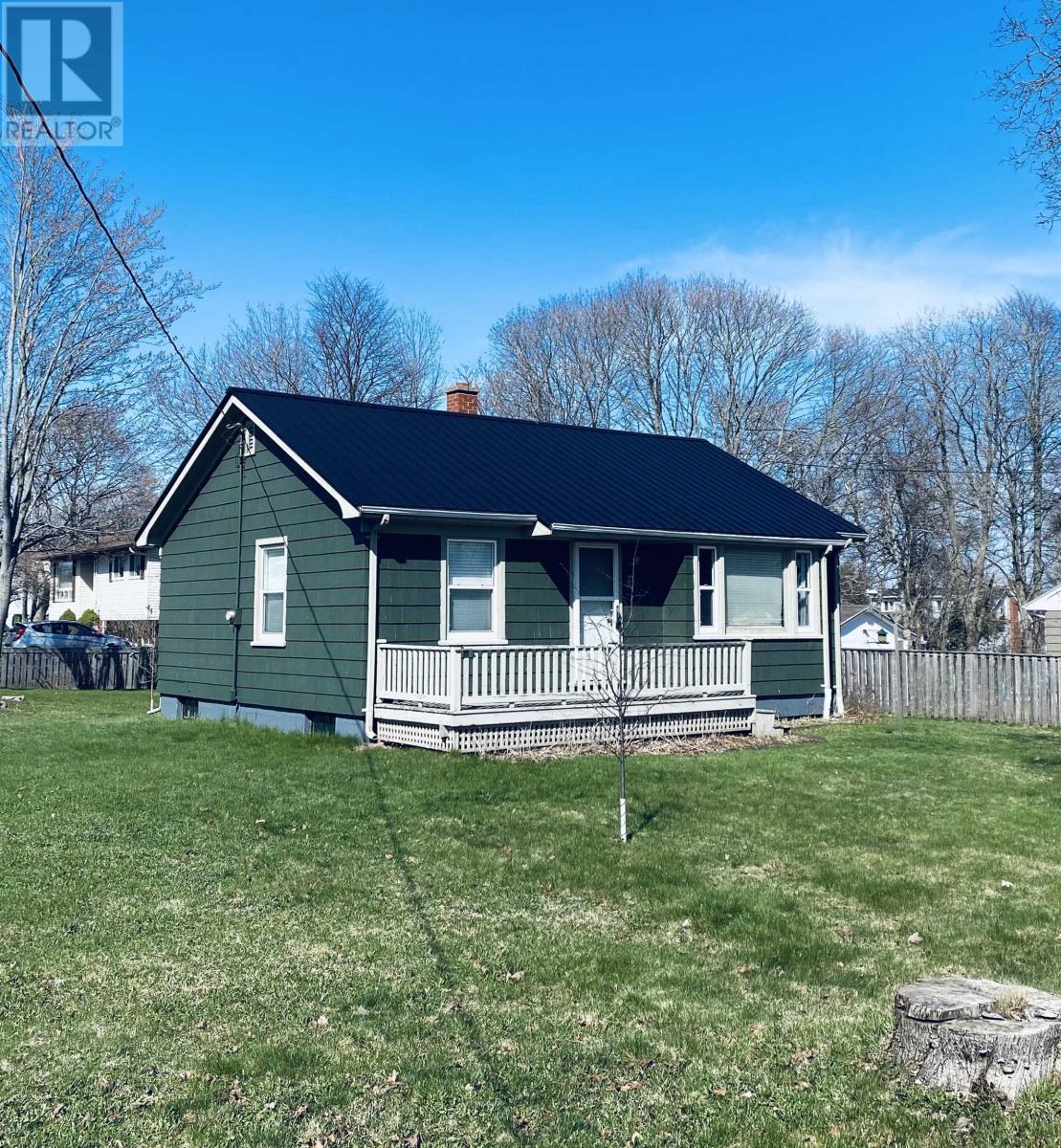 6 Gordon Drive, Charlottetown, Prince Edward Island  C1A 6B7 - Photo 2 - 202609613