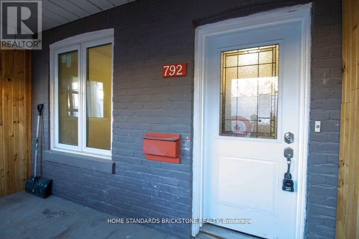 Main - 792 Pape Avenue, Toronto, Ontario  M4K 3S7 - Photo 4 - E13078688
