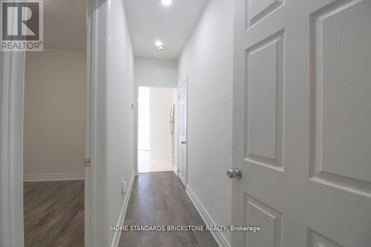 Main - 792 Pape Avenue, Toronto, Ontario  M4K 3S7 - Photo 9 - E13078688