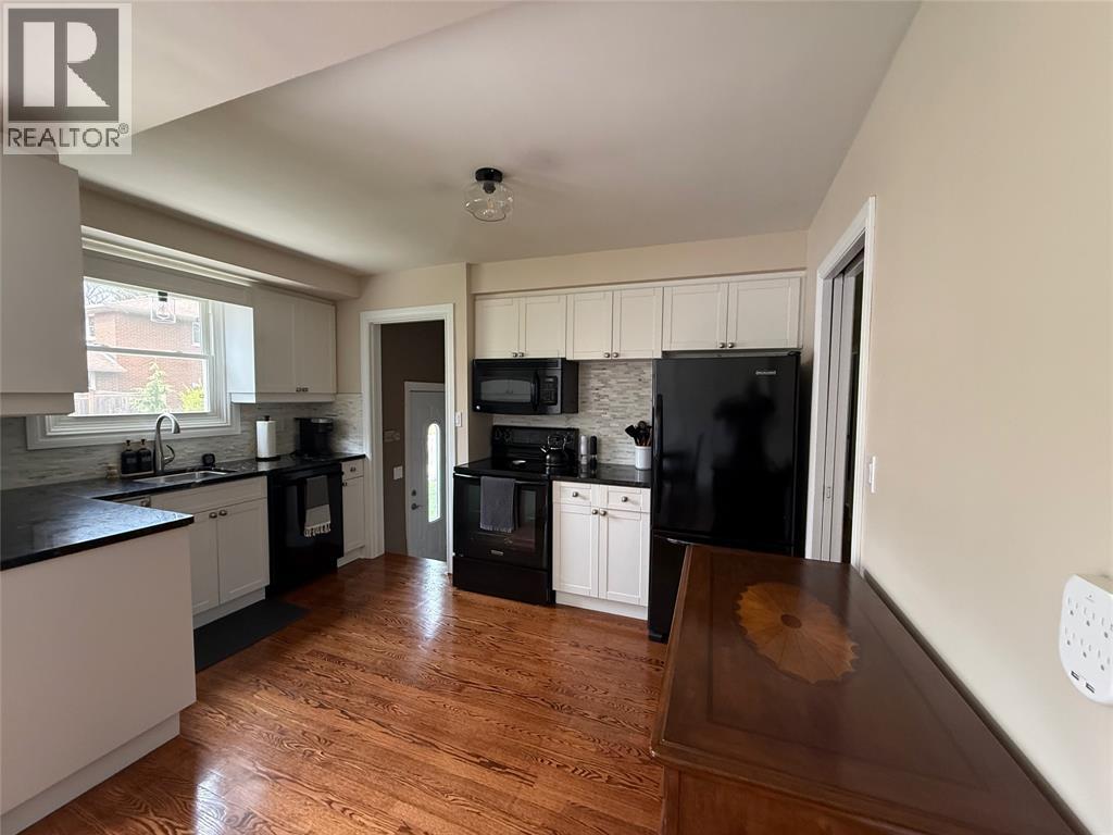 1044 Cathcart Boulevard, Sarnia, Ontario  N7S 2H2 - Photo 5 - 26010171