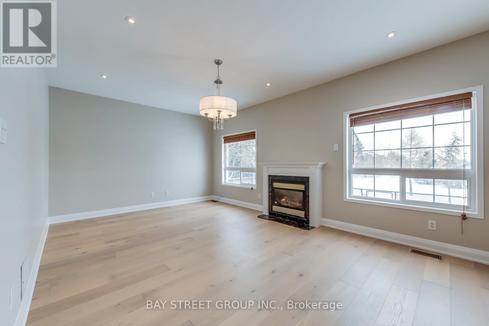 3581 Jorie Crescent, Mississauga, Ontario  L5M 7G5 - Photo 9 - W12783746