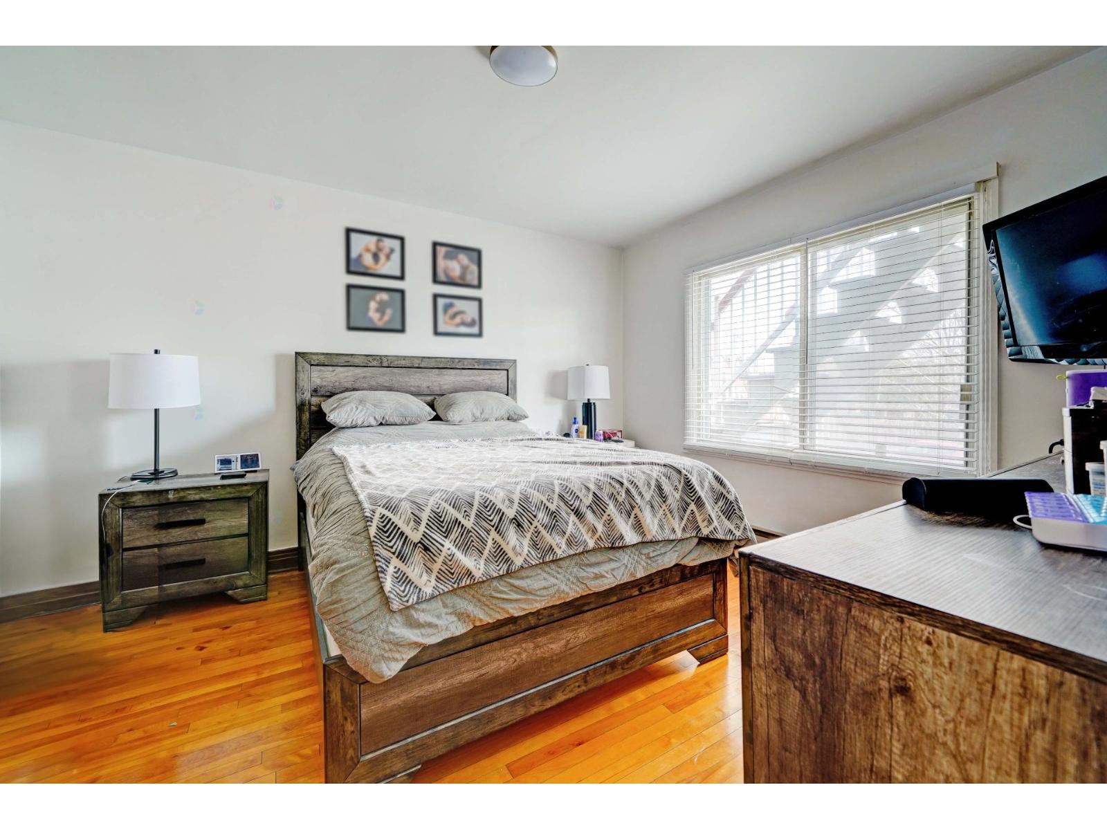 6553-6555 Rue Hadley Montréal (Le Sud-Ouest) Quebec Canada H4E3P8 4