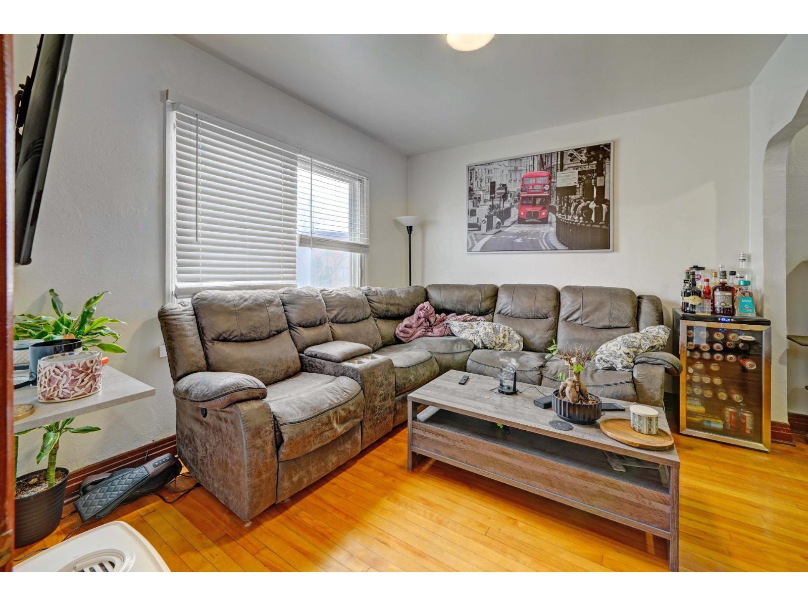 6553-6555 Rue Hadley Montréal (Le Sud-Ouest) Quebec Canada H4E3P8 3
