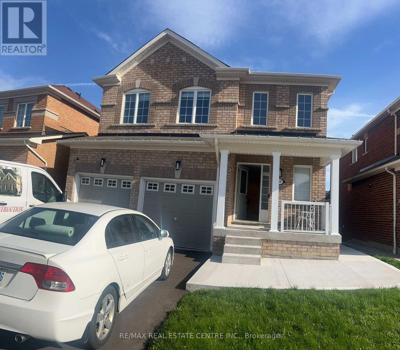 37 OCEANPEARL CRESCENT, Whitby, Ontario