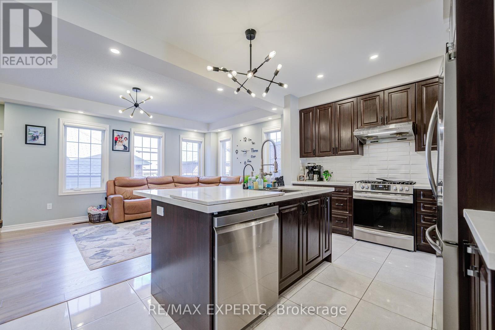 32 Walter Proctor Road, East Gwillimbury, Ontario  L9N 0P1 - Photo 12 - N13086786