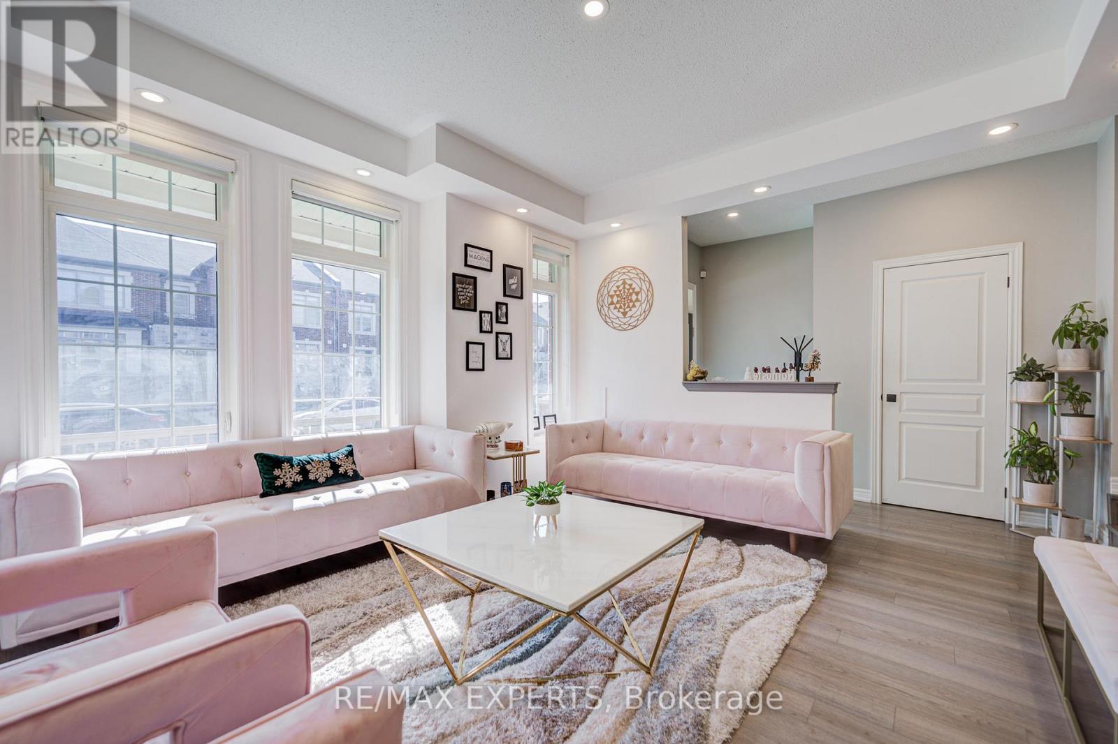 32 Walter Proctor Road, East Gwillimbury, Ontario  L9N 0P1 - Photo 7 - N13086786
