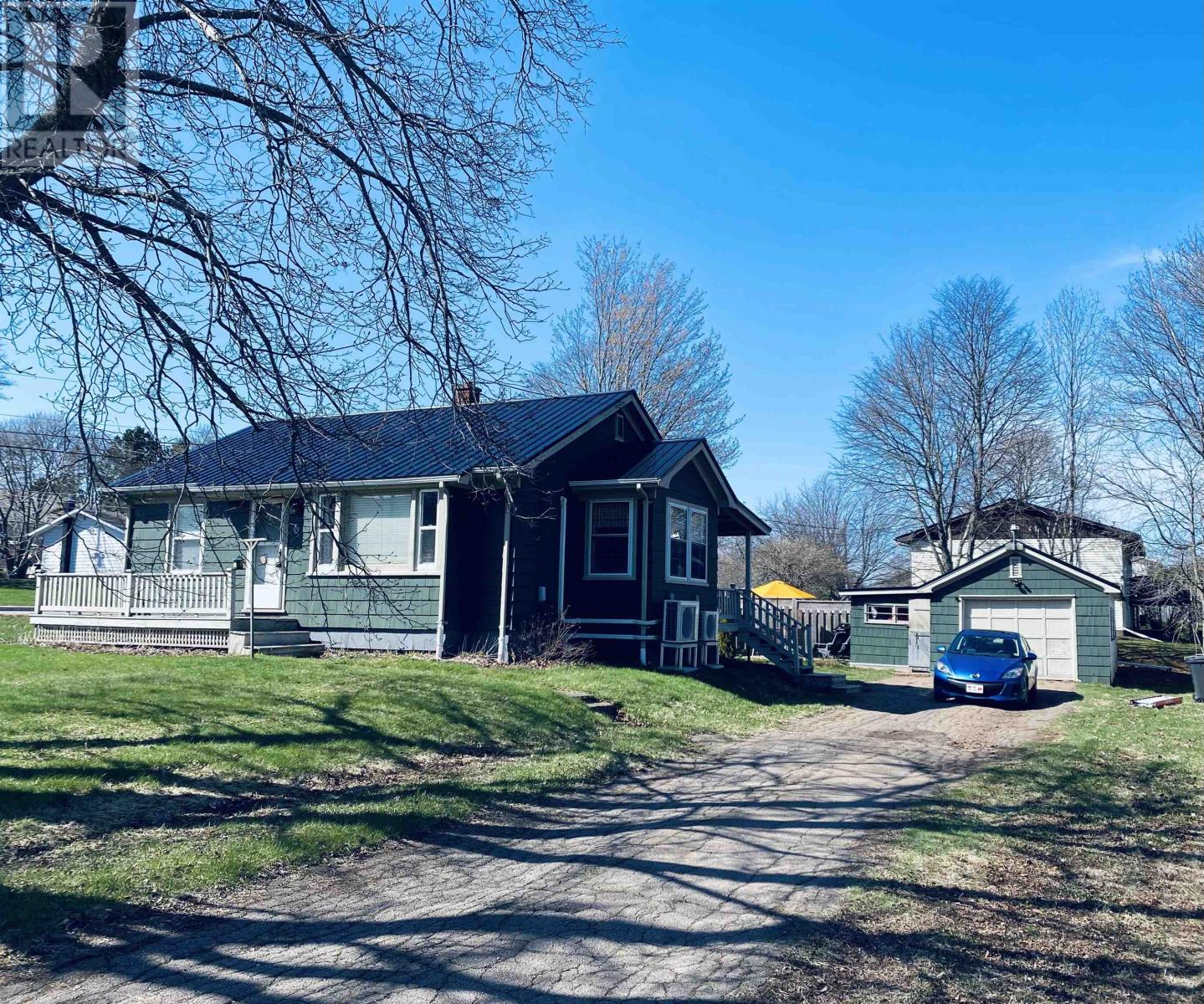 6 Gordon Drive, Charlottetown, Prince Edward Island  C1A 6B7 - Photo 3 - 202609613