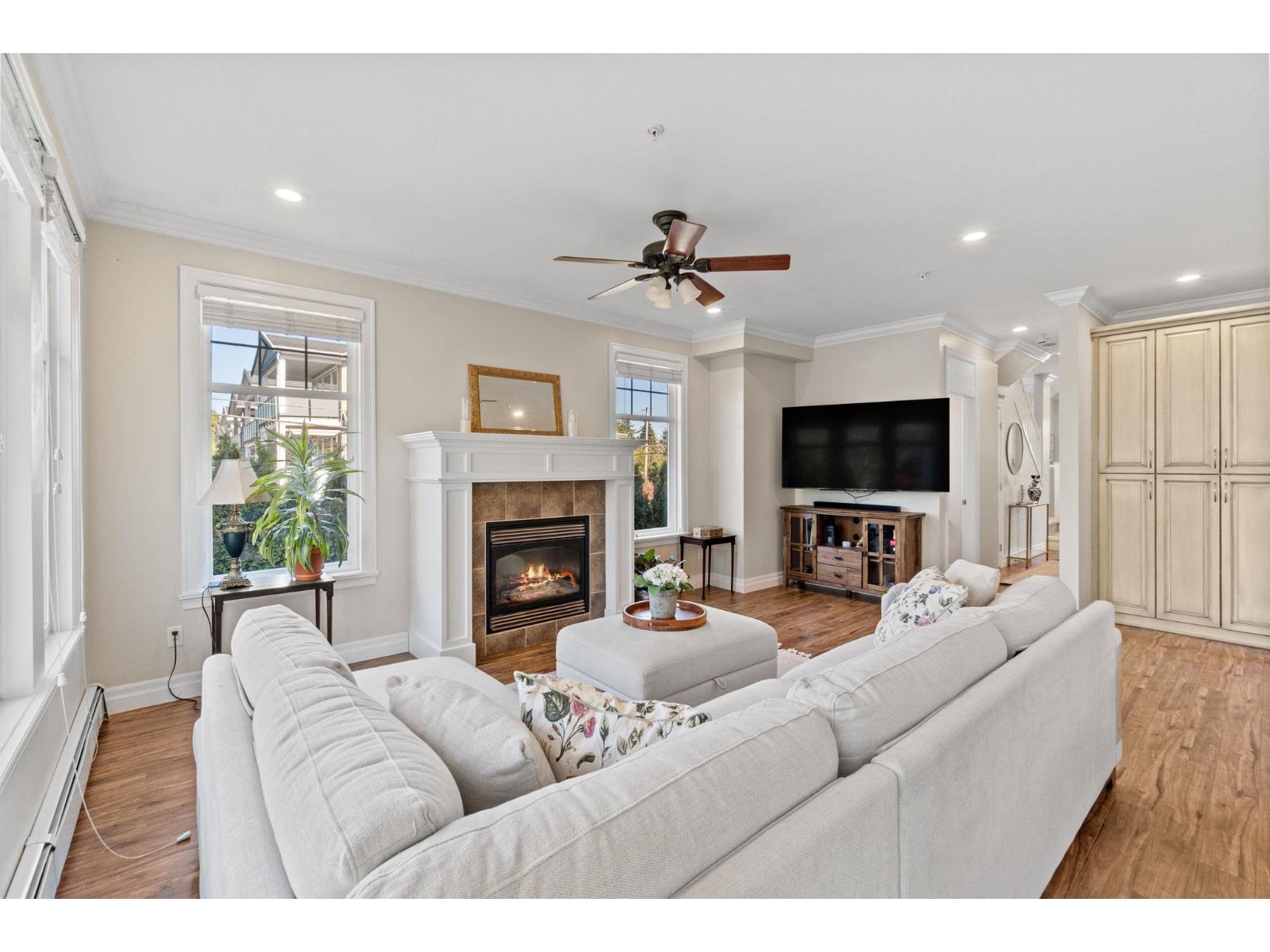 15595 Thrift Avenue, White Rock, British Columbia  V4B 2L8 - Photo 5 - R3118369