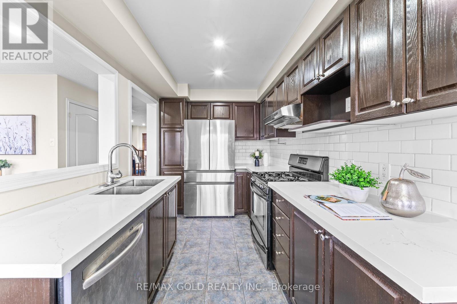 32 Bay Breeze Drive, Brampton, Ontario  L6R 0M1 - Photo 12 - W13086752