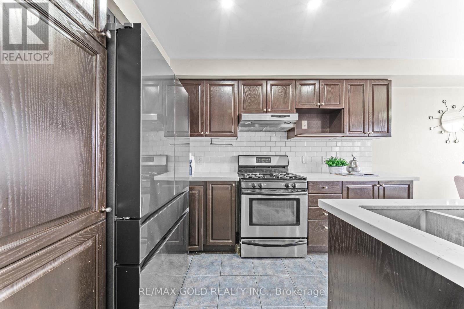 32 Bay Breeze Drive, Brampton, Ontario  L6R 0M1 - Photo 13 - W13086752