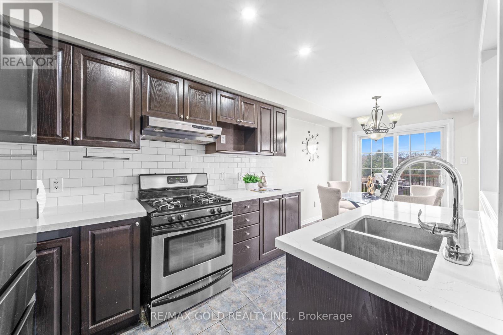 32 Bay Breeze Drive, Brampton, Ontario  L6R 0M1 - Photo 14 - W13086752