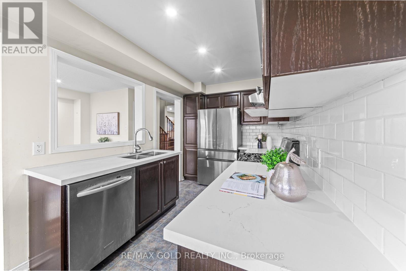 32 Bay Breeze Drive, Brampton, Ontario  L6R 0M1 - Photo 15 - W13086752