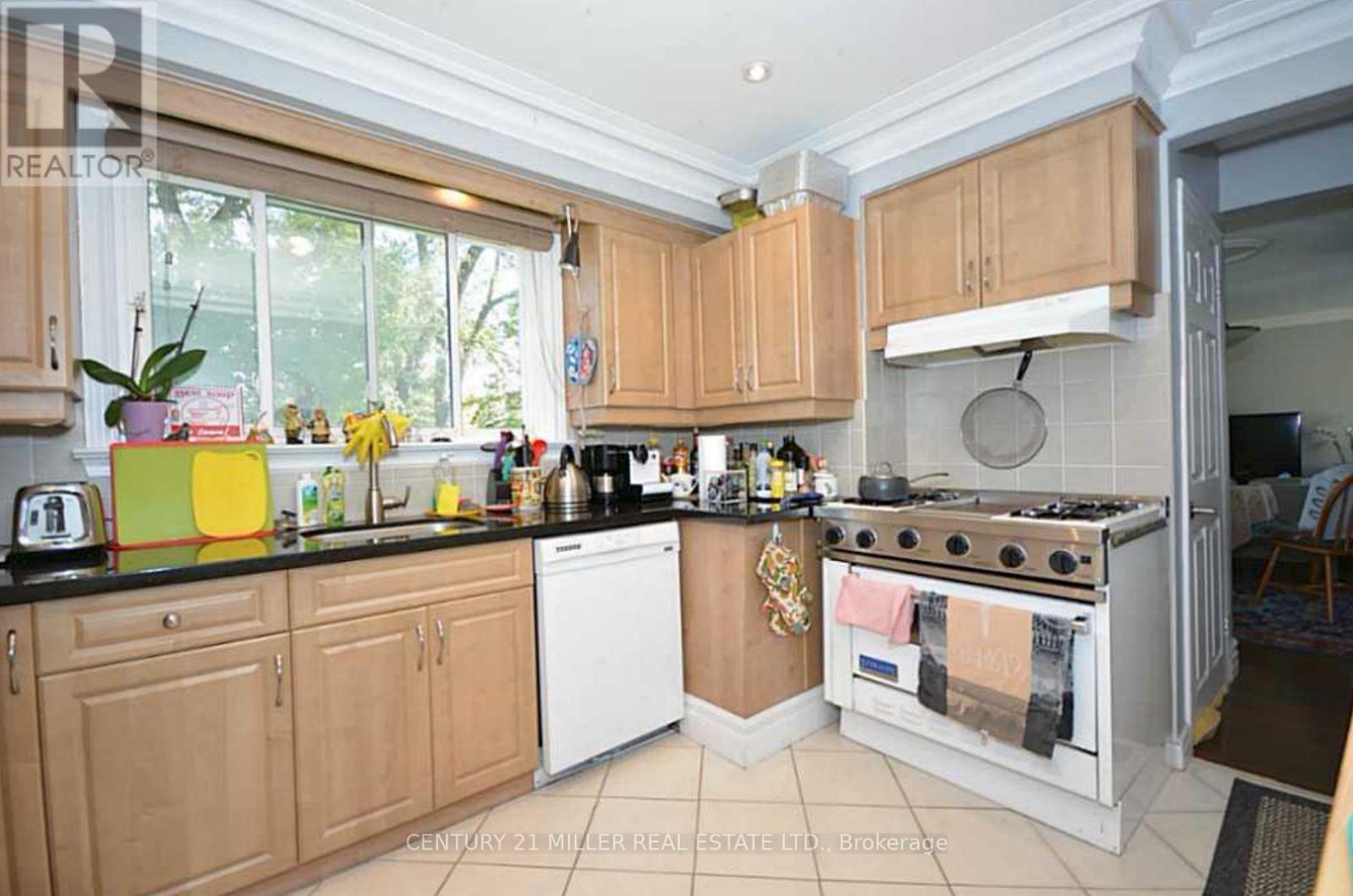 469 Scarsdale Crescent, Oakville, Ontario  L6L 3W8 - Photo 4 - W13086816