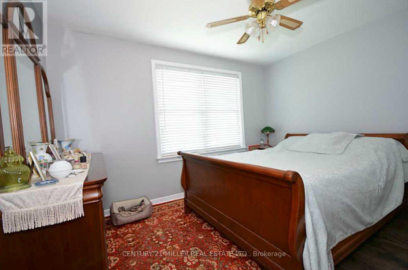 469 Scarsdale Crescent, Oakville, Ontario  L6L 3W8 - Photo 5 - W13086816