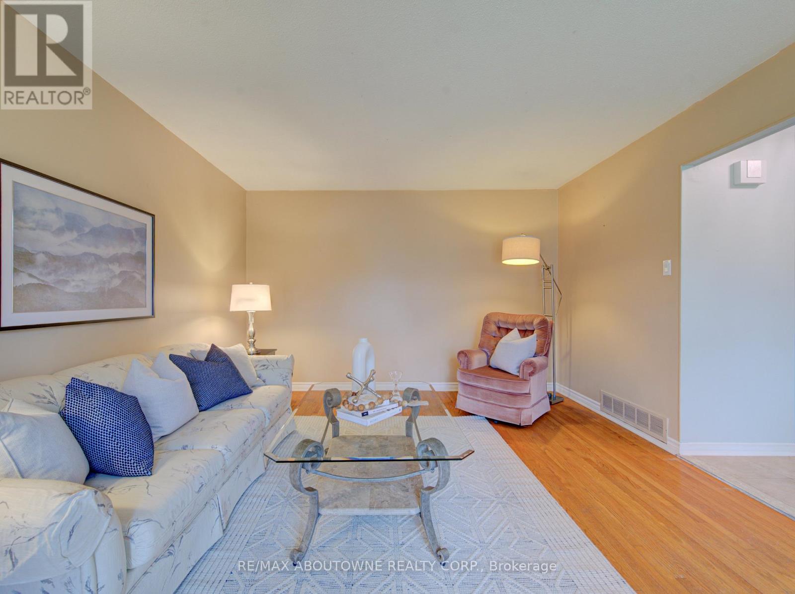 1229 Owen Court, Oakville, Ontario  L6H 1V2 - Photo 10 - W13086912