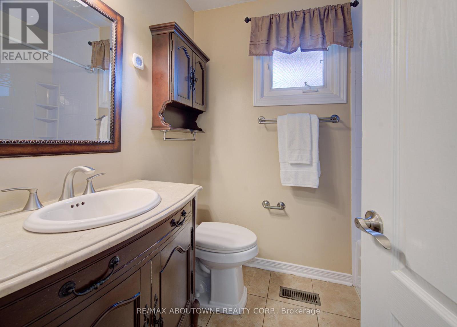 1229 Owen Court, Oakville, Ontario  L6H 1V2 - Photo 15 - W13086912