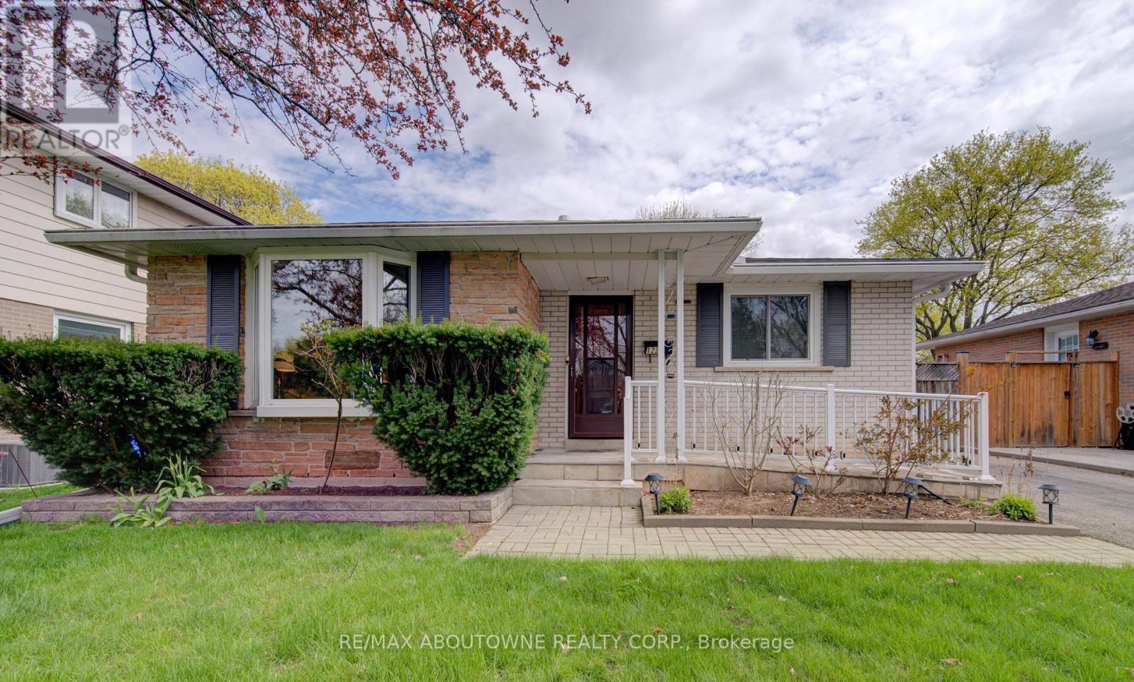 1229 Owen Court, Oakville, Ontario  L6H 1V2 - Photo 2 - W13086912