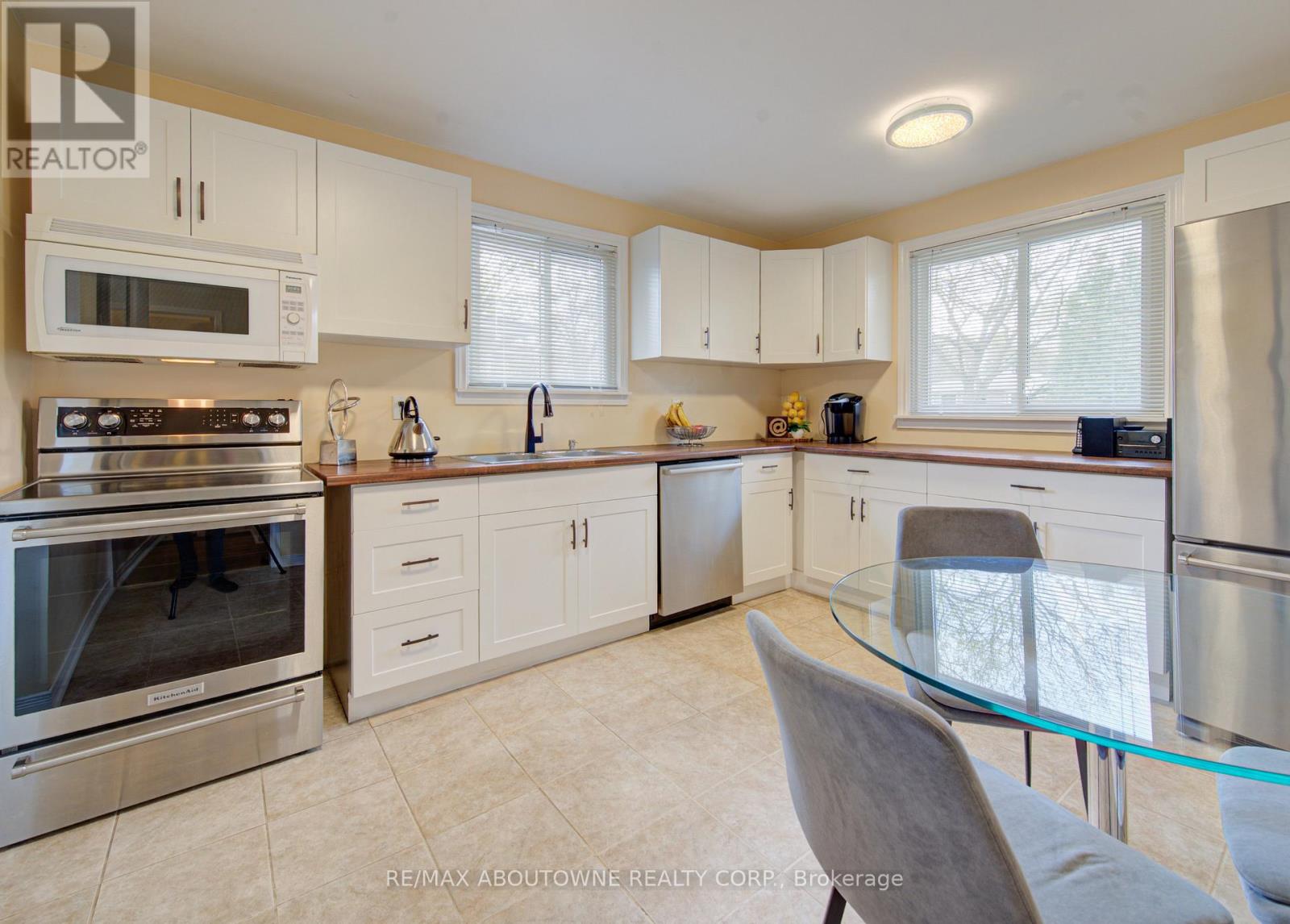 1229 Owen Court, Oakville, Ontario  L6H 1V2 - Photo 4 - W13086912