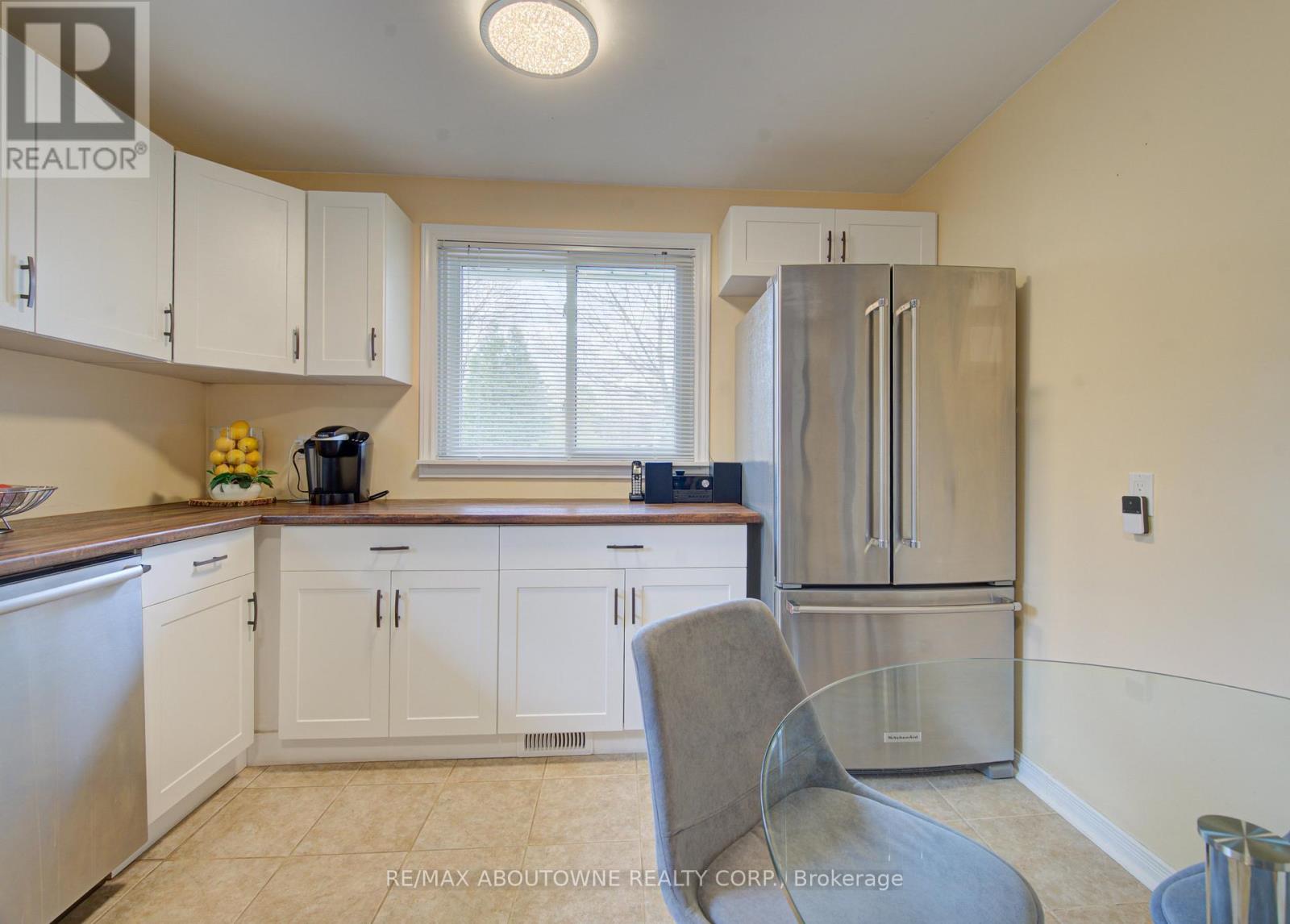 1229 Owen Court, Oakville, Ontario  L6H 1V2 - Photo 5 - W13086912
