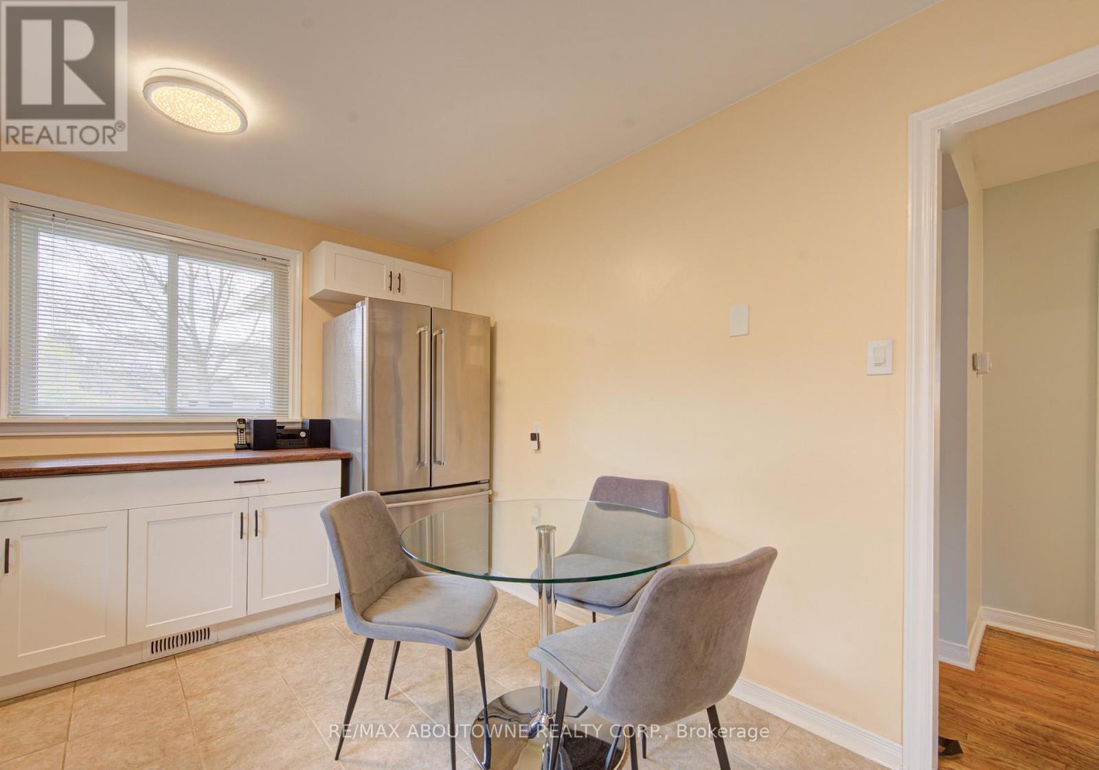 1229 Owen Court, Oakville, Ontario  L6H 1V2 - Photo 7 - W13086912