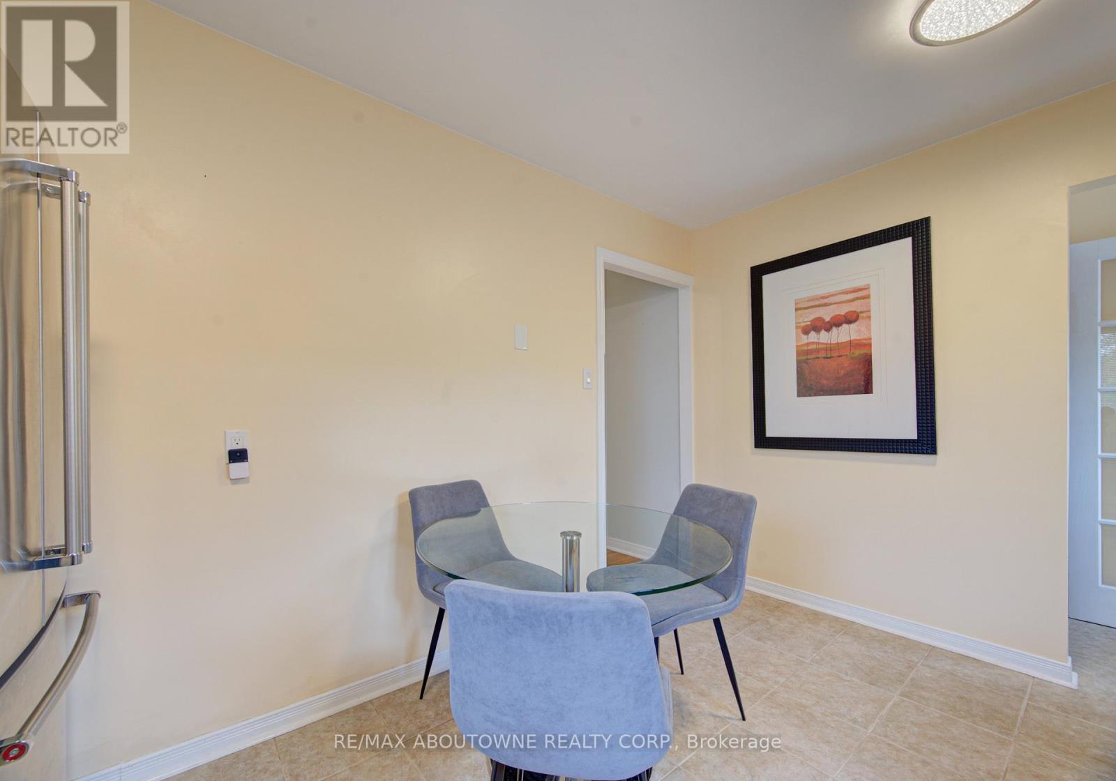 1229 Owen Court, Oakville, Ontario  L6H 1V2 - Photo 8 - W13086912