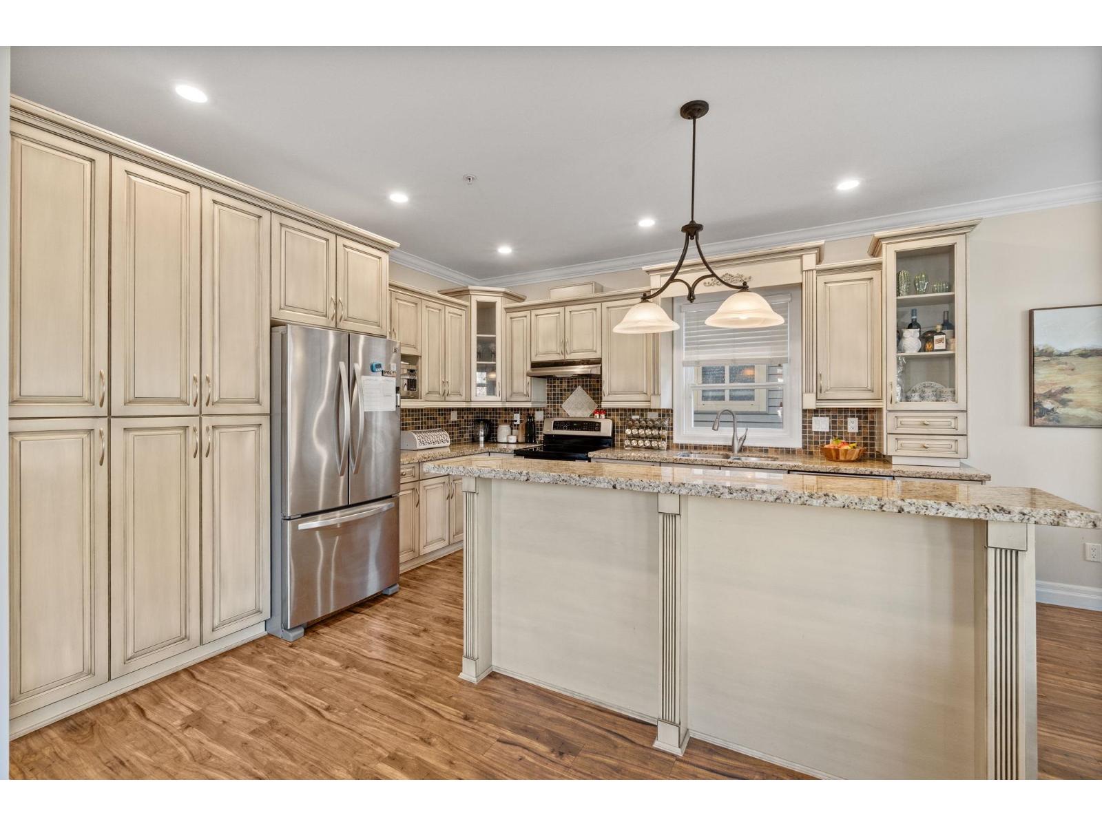 15595 Thrift Avenue, White Rock, British Columbia  V4B 2L8 - Photo 7 - R3118369