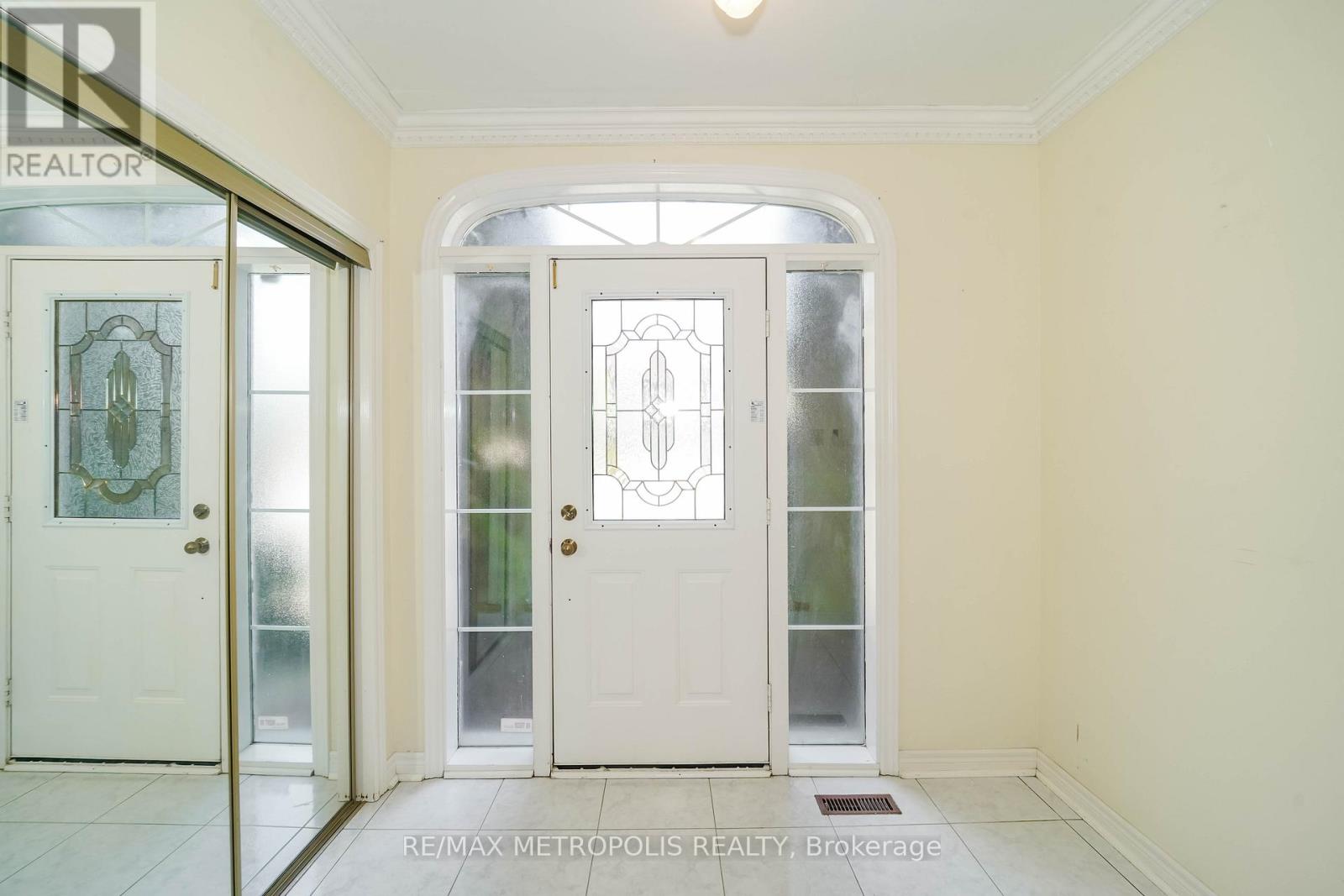 2 Schooner Court, Markham, Ontario  L6C 1R2 - Photo 8 - N13086556