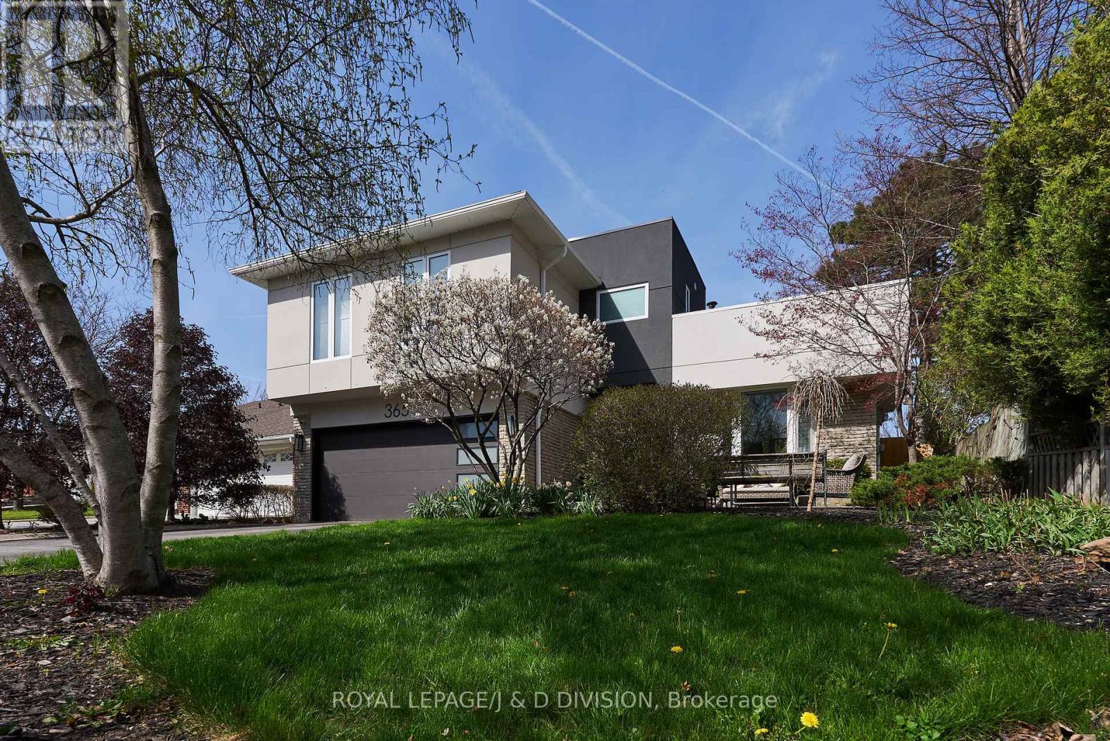 365 Lynn Place, Oakville, Ontario  L6H 2C5 - Photo 2 - W12892130