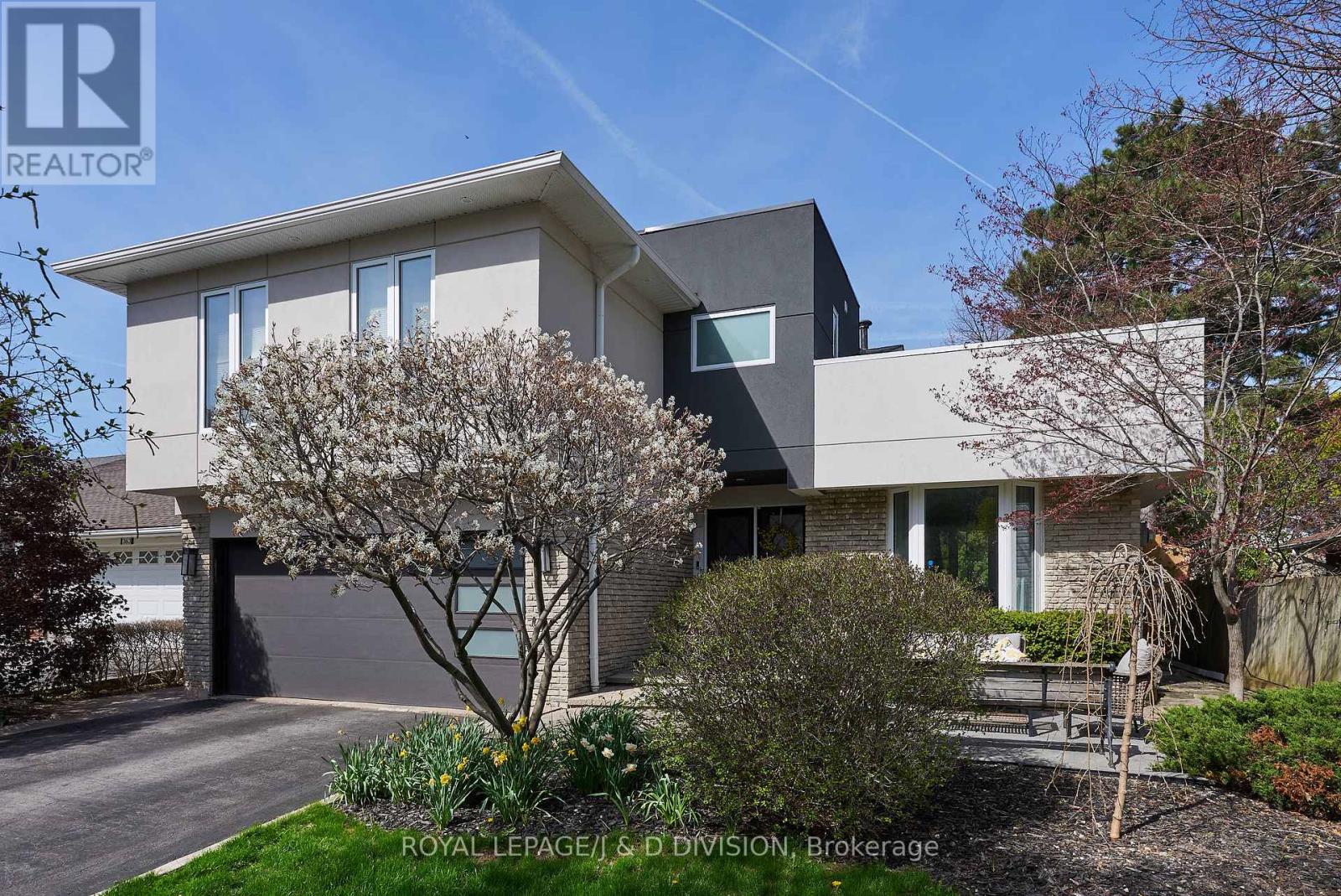 365 Lynn Place, Oakville, Ontario  L6H 2C5 - Photo 3 - W12892130