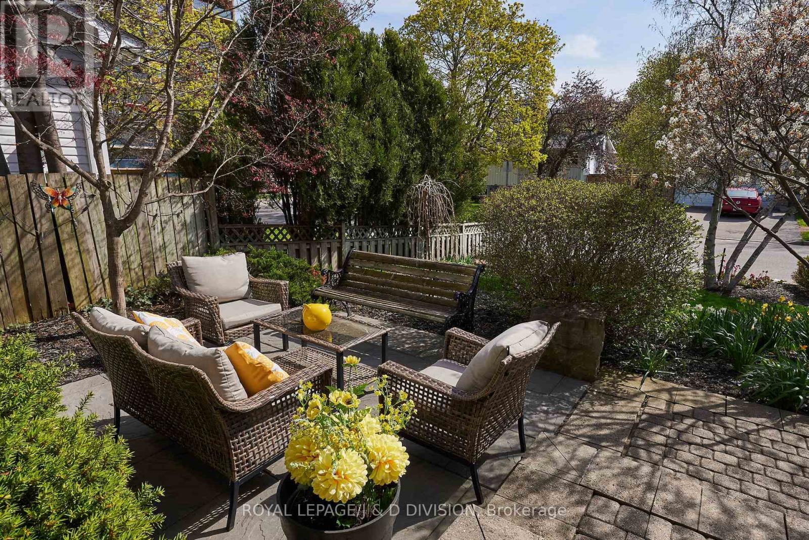 365 Lynn Place, Oakville, Ontario  L6H 2C5 - Photo 8 - W12892130