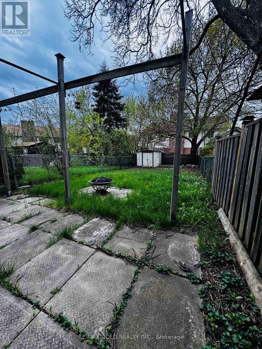18 Peterson Court, Brampton, Ontario  L6Z 1K6 - Photo 43 - W12740648