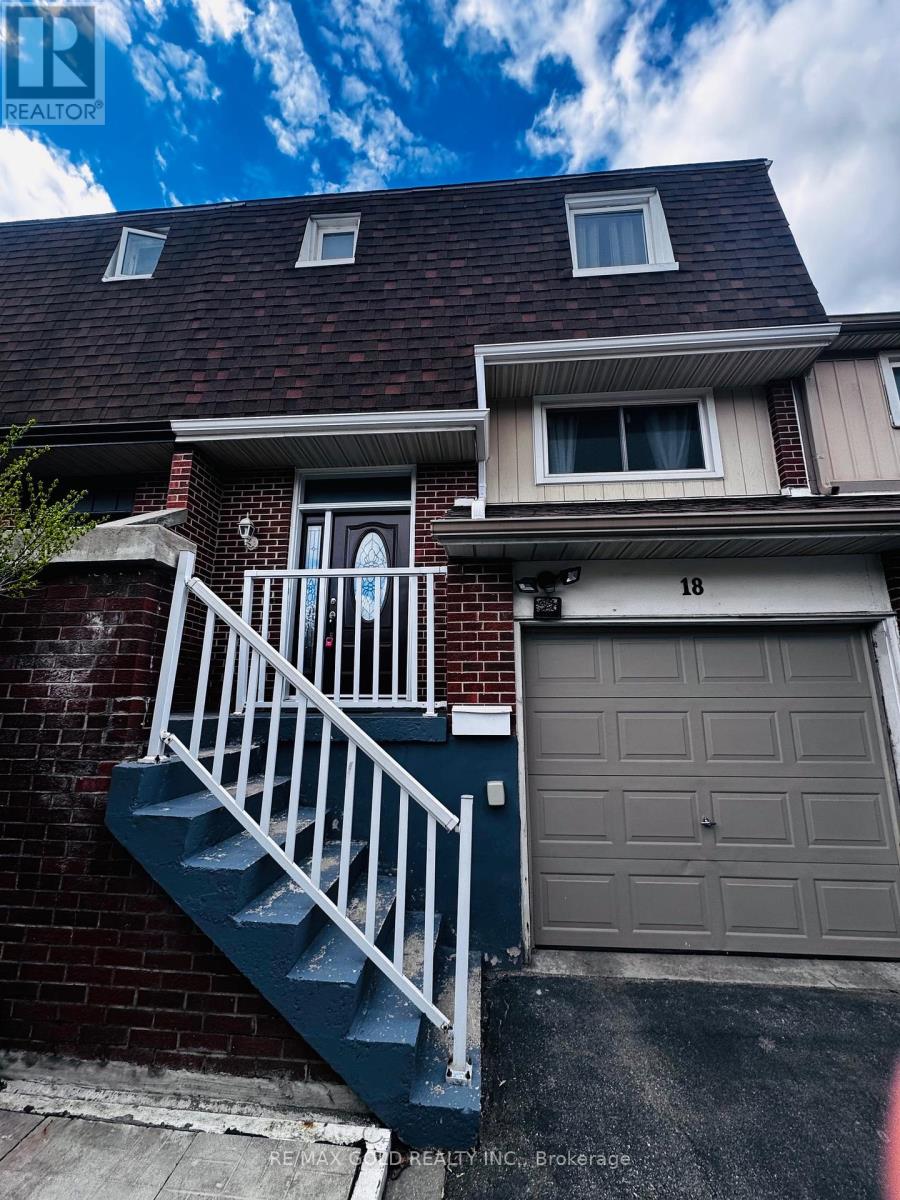 18 Peterson Court, Brampton, Ontario  L6Z 1K6 - Photo 2 - W12740648
