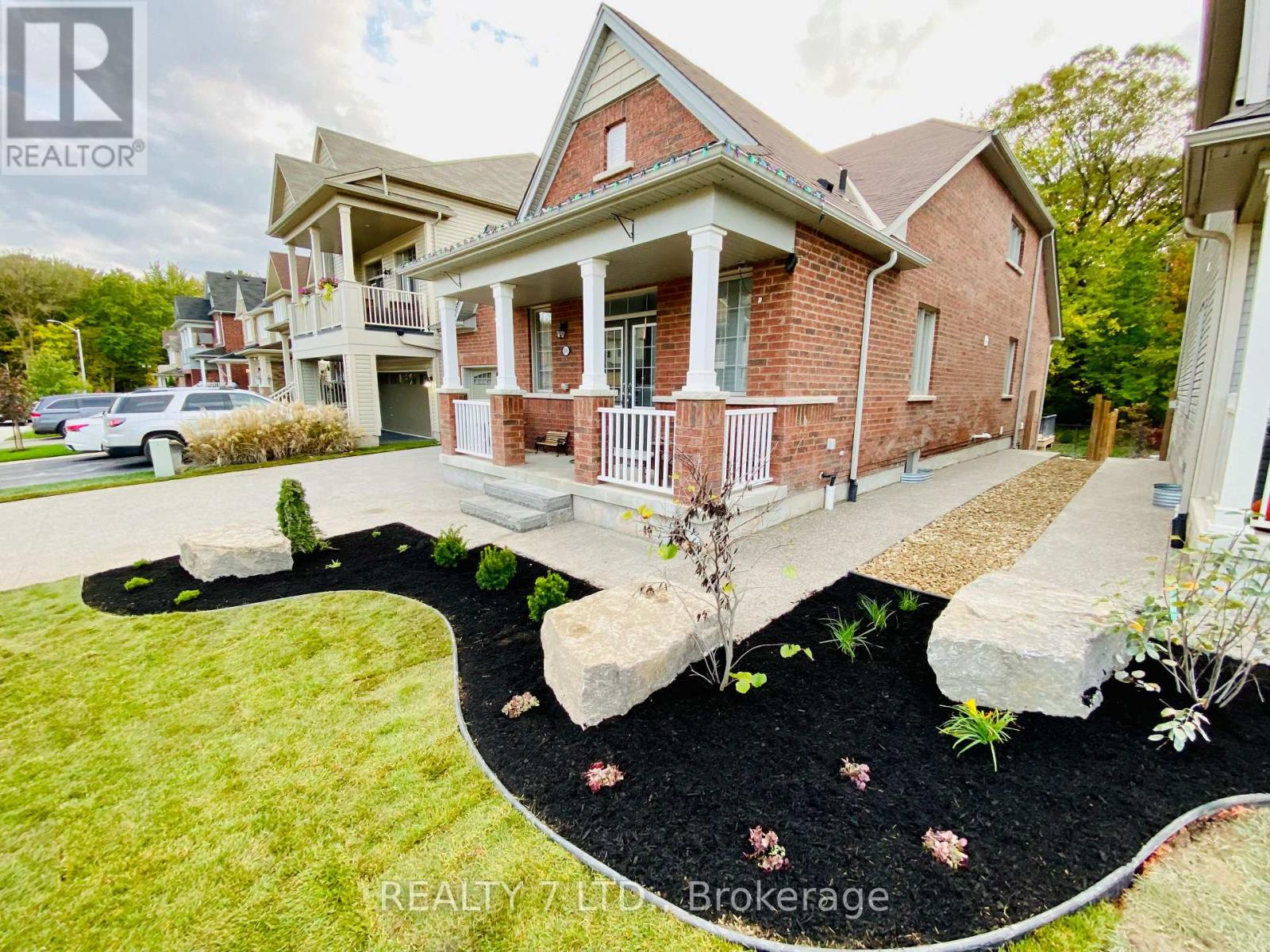 8541 Sweet Chestnut Drive, Niagara Falls, Ontario  L2H 0N1 - Photo 2 - X12829288